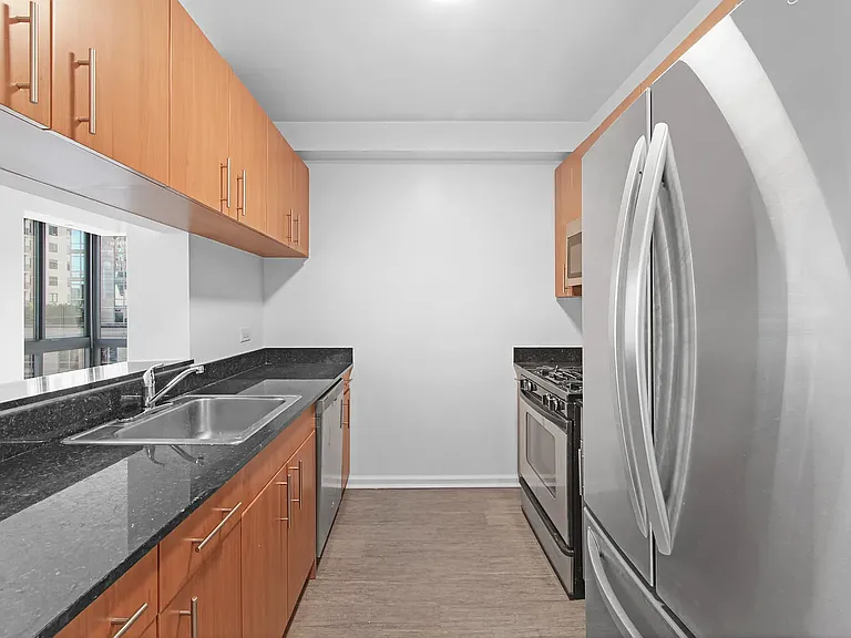 408 E 92nd St #28E — Photo 13