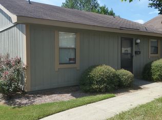 138 Stonehedge Dr, Warner Robins, GA 31088