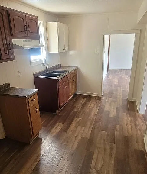 617 Center St — Photo 8