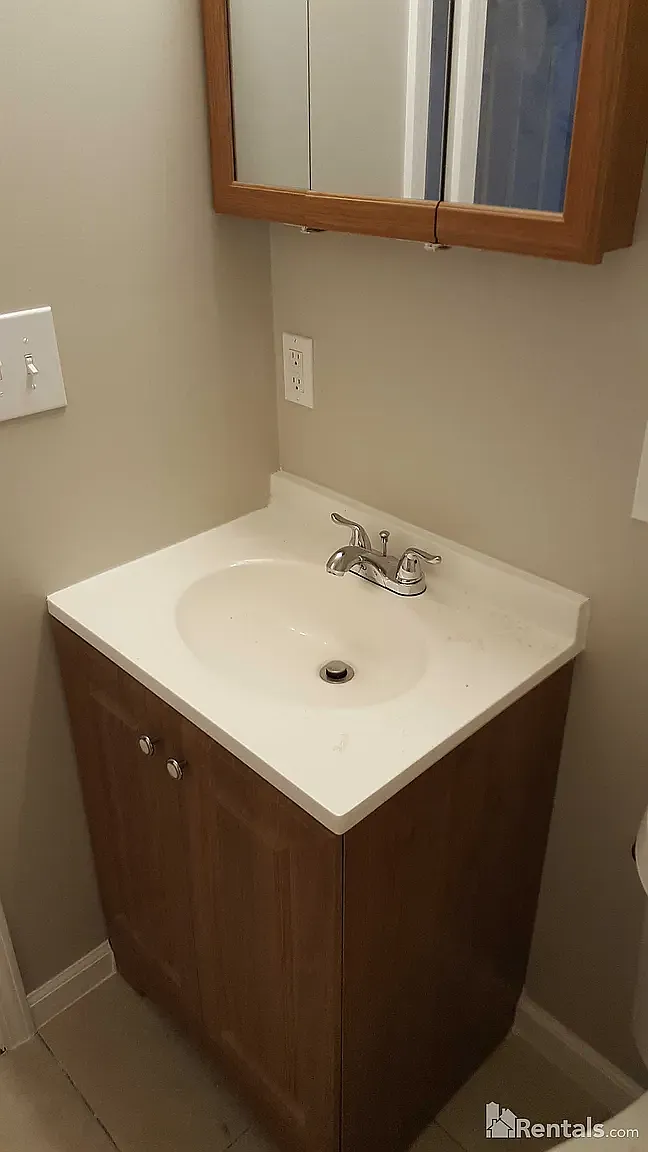 2 bed, 800 sqft, $975 — Photo 4