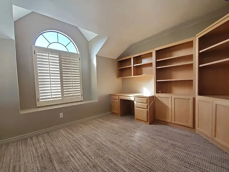 2310 Vista Valley Ln — Photo 13