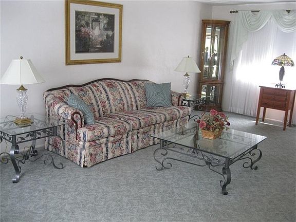 4th image of 409 Winterset Dr