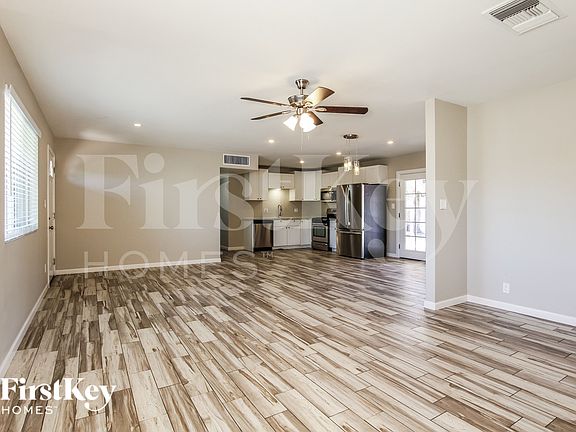 4th image of 2133 E Larkspur Dr