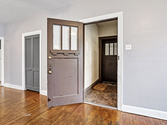 4th image of 4636 Shenandoah Ave #1E