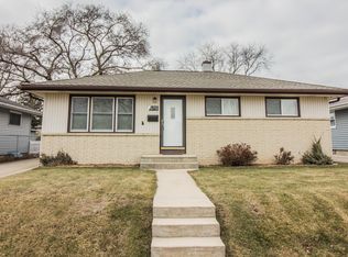 6751 S 17th St, Milwaukee, WI 53221
