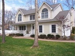 101 Parkside Ave, Miller Place, NY 11764