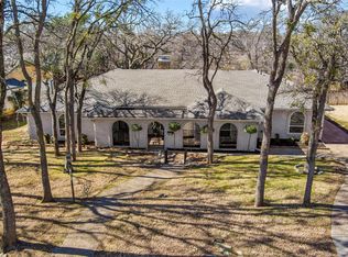 420 Lake Louise Ct, Fort Worth, TX 76103