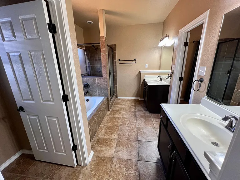 3943 Grissom Grv — Photo 13