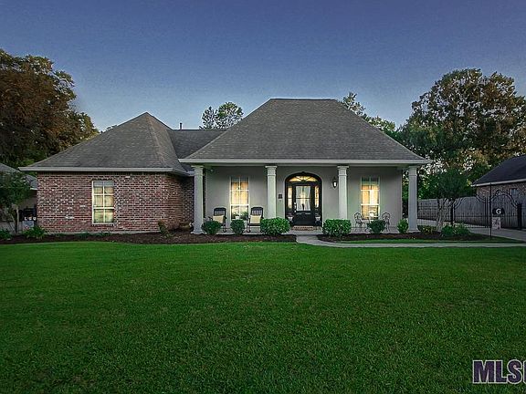 5th image of 8058 Versailles Ave