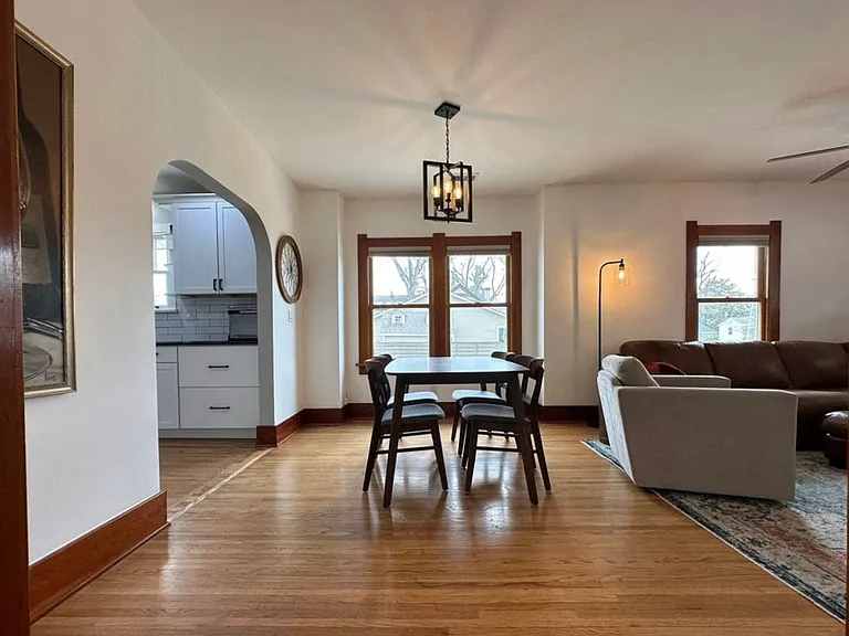 315 W 8th St — Photo 3