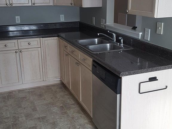 Kitchen with eat in area