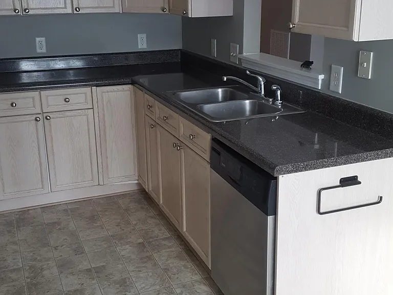 Kitchen with eat in area