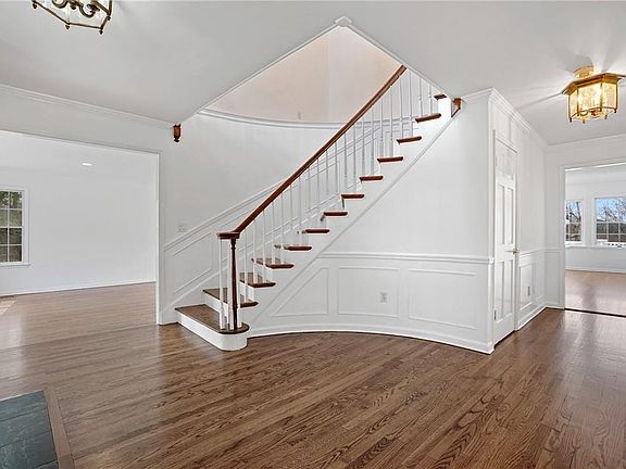 3rd image of 6 Dickson Ln