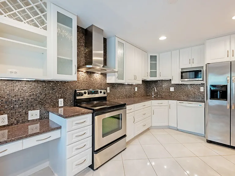 215 Lynn Manor Dr — Photo 24