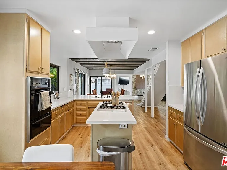 6558 Lasaine Ave — Photo 19