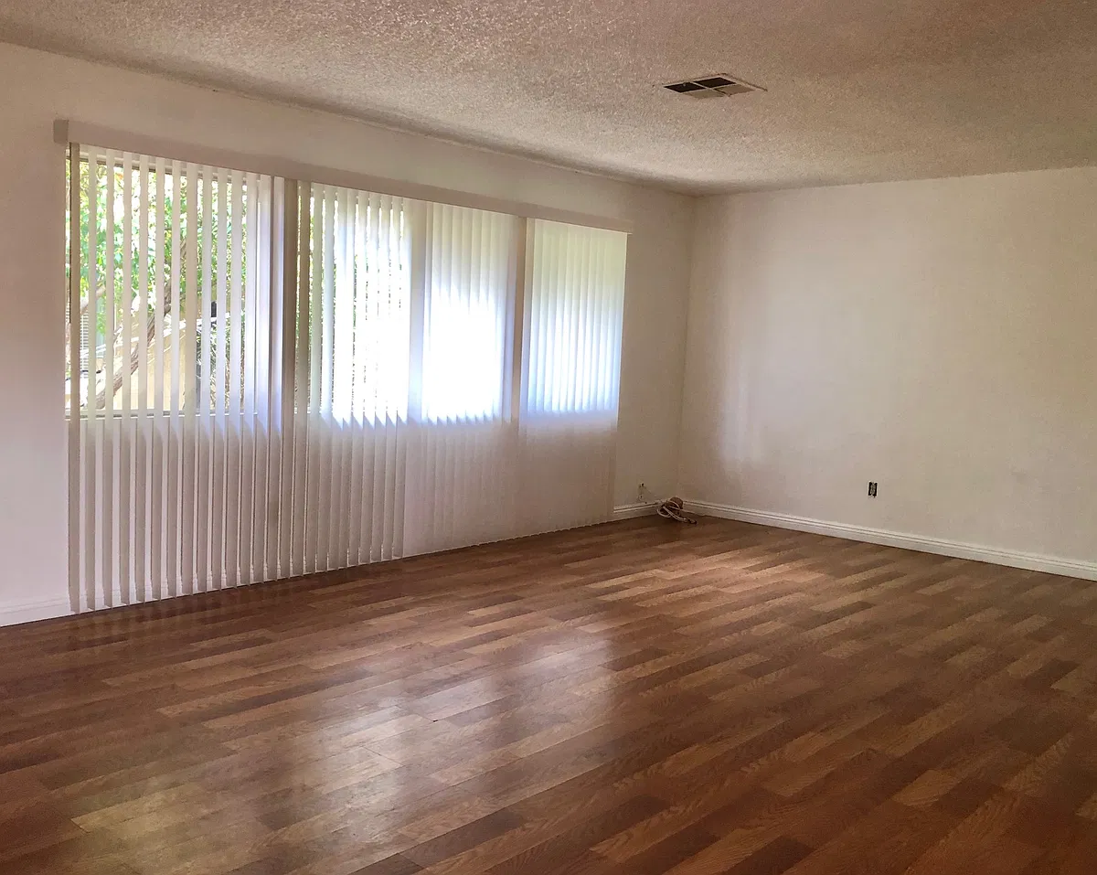 Living room - 888 Ponderosa Dr