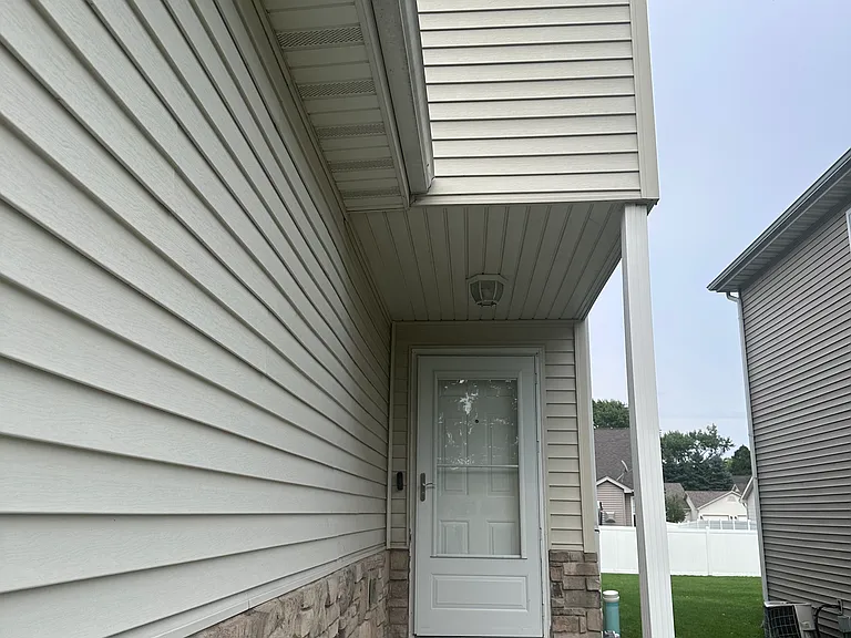 1108 Emma Ct — Photo 1