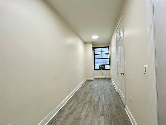 Rented by Moises Farhart, LREB | media 35