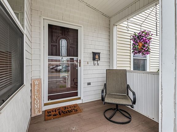 3rd image of 27 Elm Hill Ave