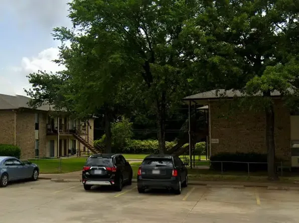 Golden Oaks Apartments