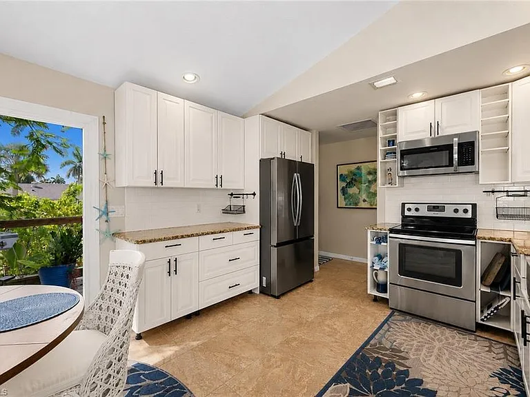 105 W Hilo St — Photo 2