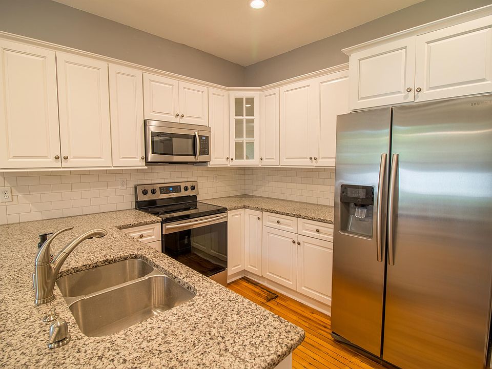 1st image of 512 W 31st St #514