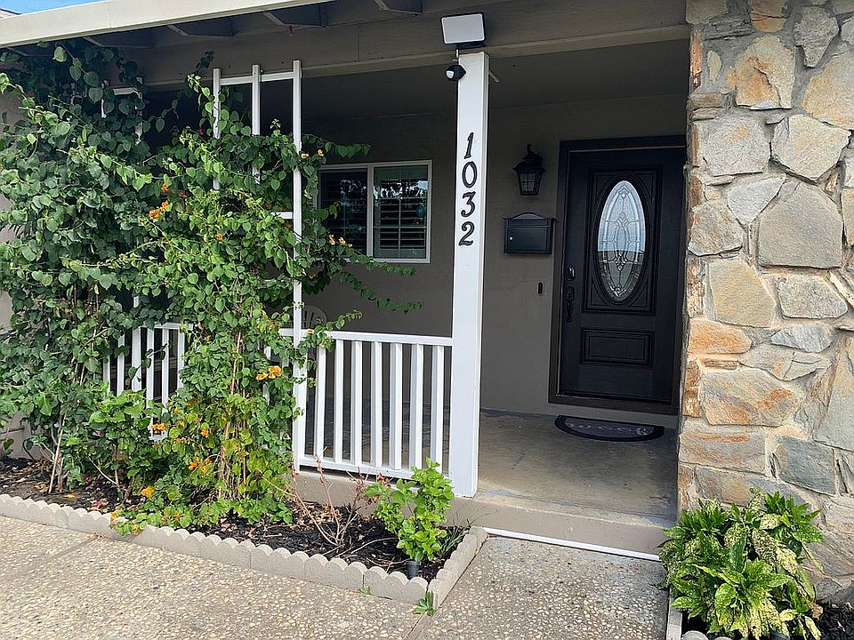 2nd image of 1032 Branham Ln