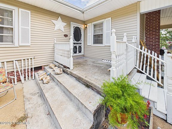 3rd image of 128 Juanita St