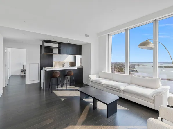 1 Manhattan Square image 8 of 40