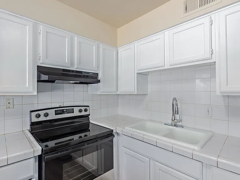 3415 E Earll Dr. — Photo 6