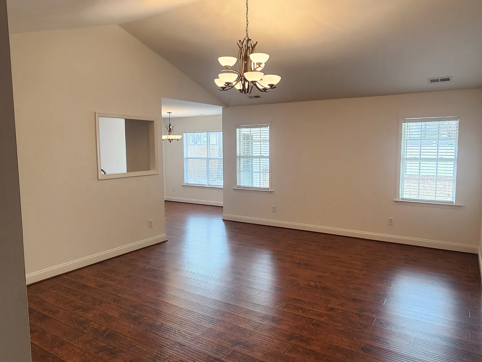 4 bed, 1438 sqft, $2,000 — Photo 3