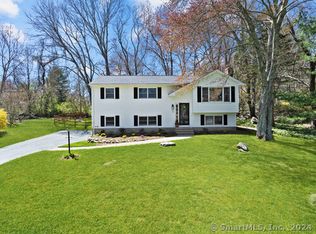 12 Mayfield Ter, East Lyme, CT 06333