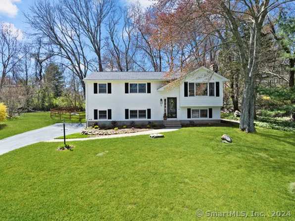 12 Mayfield Terrace, East Lyme, CT 06333