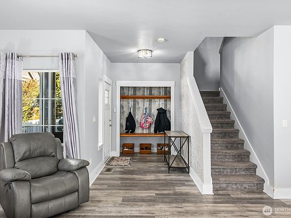 5th image of 4915 Bering Street NW