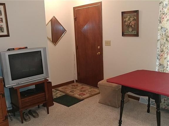 3rd image of 909 Shannon Dr