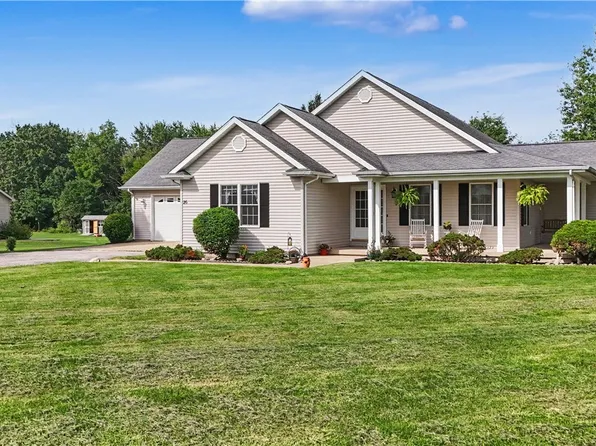 26 Crystal Ln, Bismarck, IL 61814