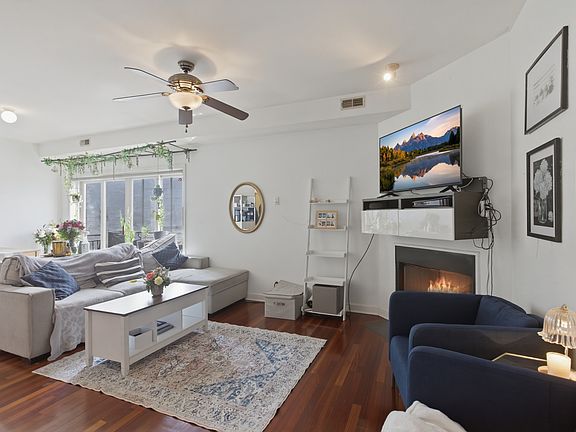 3rd image of 2158 W Grand Ave #501