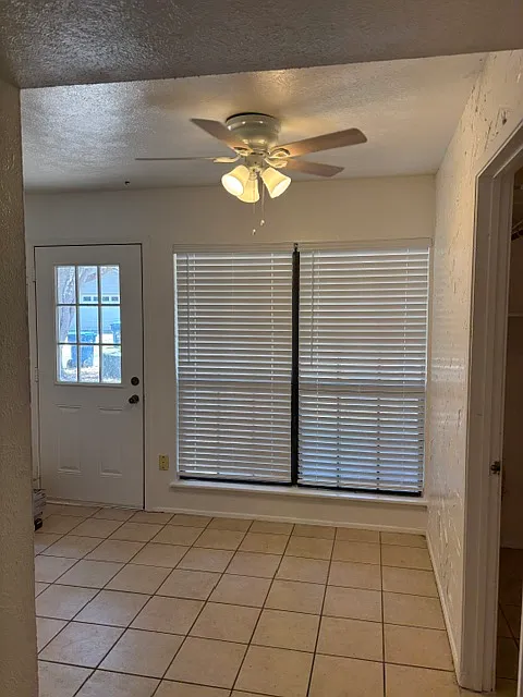 3 bed, 1858 sqft, $2,495 — Photo 4