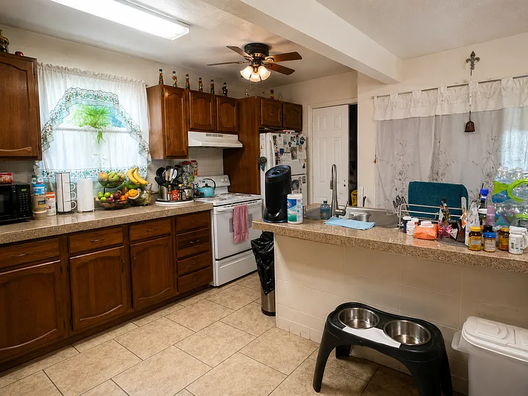 12 Plew Ave — Photo 3
