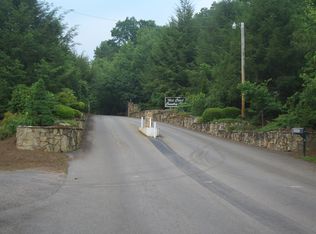 341 Country Club Dr, Franklin, NC 28734