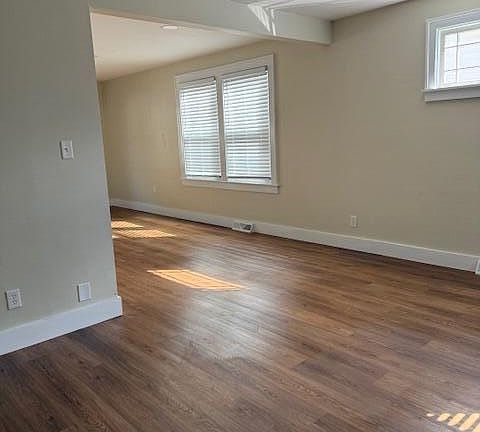 4th image of 141 N Toll Street