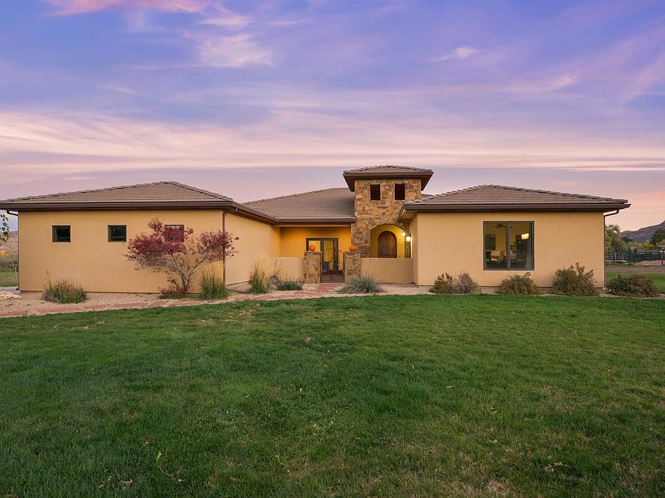 1st image of 2103 Desert Hills Rd