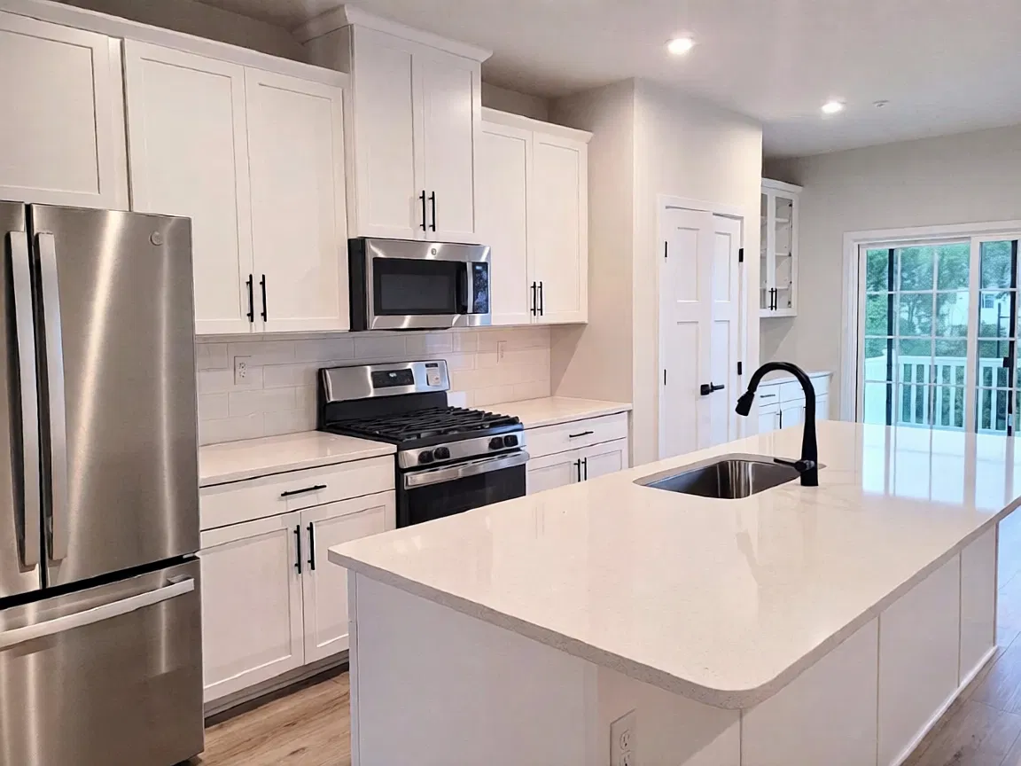 4 bed, 3.5 bath, 2036 sqft, $3,500 — Photo 3