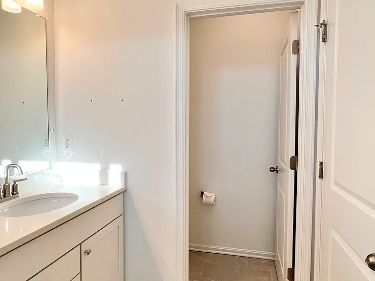 310 Andrew Ct — Photo 37
