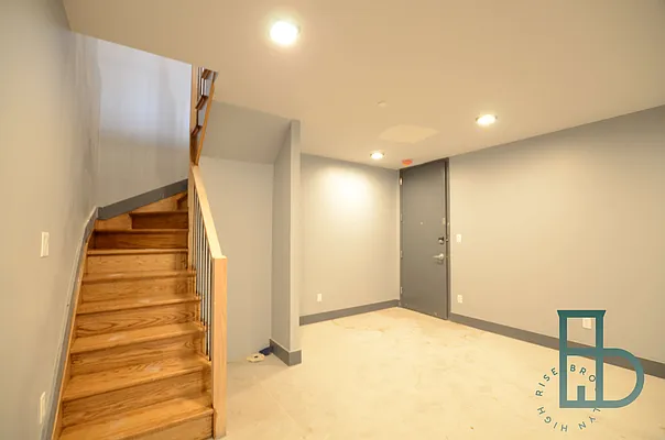 Rented by Miron Realty Group | media 41