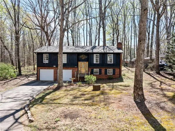 6055 Farrior Dr, Clemmons, NC 27012