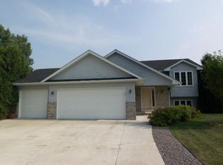 521 Terrace Rd NE, Saint Michael, MN 55376