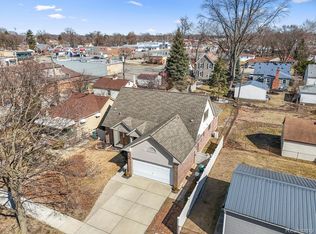 2210 Robindale Ave, Dearborn, MI 48128