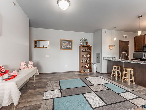 4th image of 7701 Townsley