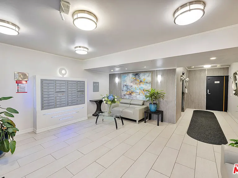 1727 S Bentley Ave #209 — Photo 24